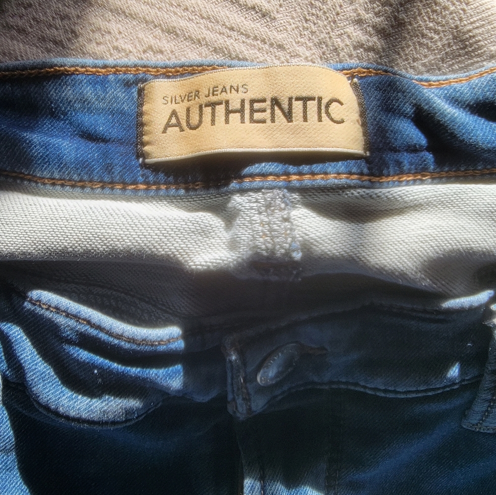 Silver Jeans - Picture 2 of 5